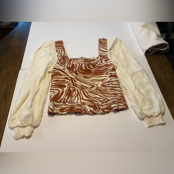 Love The Label Mixed Media Animal Print Lace Puff Sleeve Top B1 - Picture 1 of 6